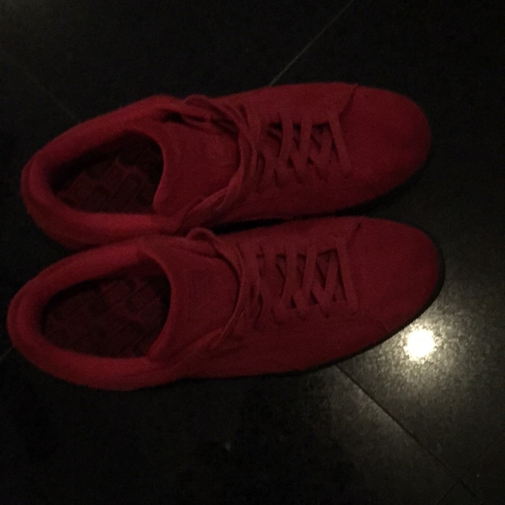 red puma sneakers - Picture 1 of 1